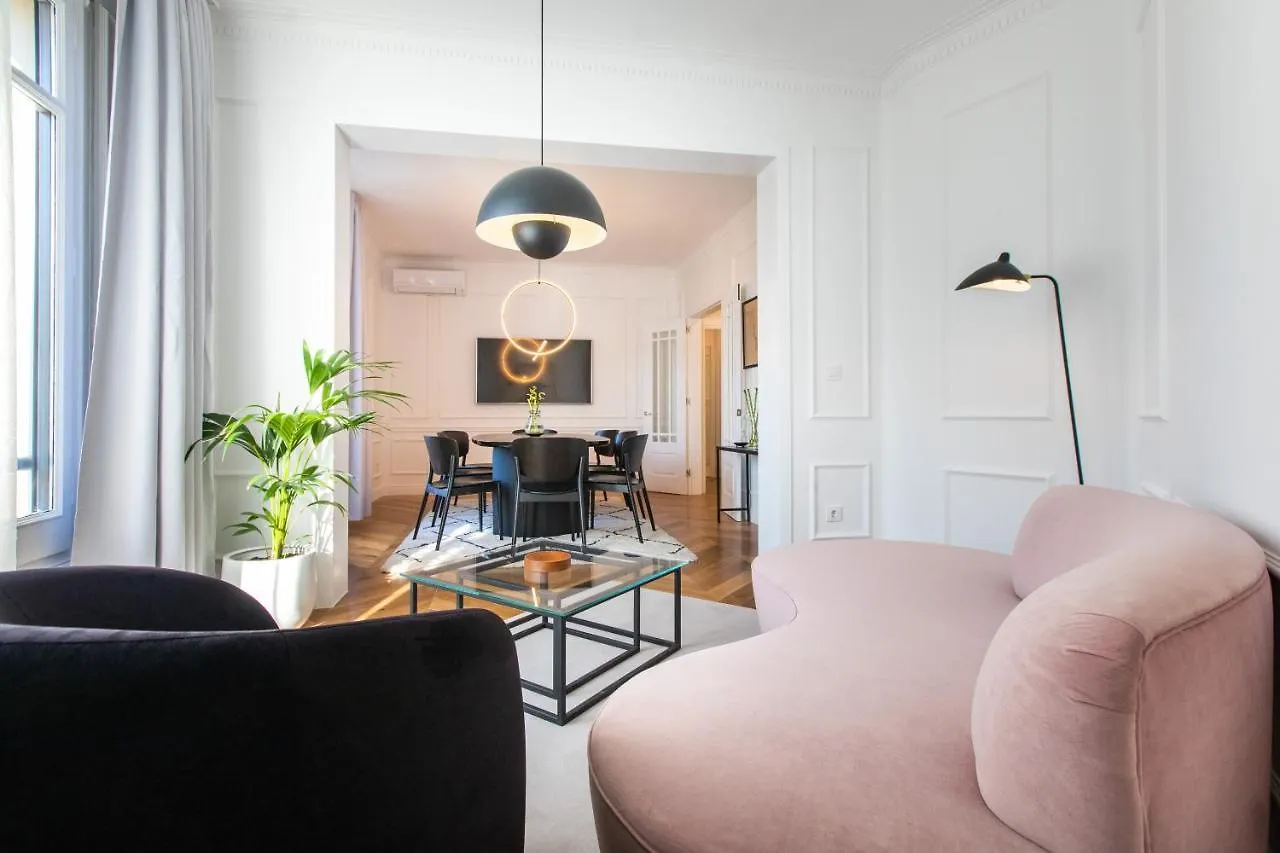 Majestic 4Br/4Bath Apartment In Sagrada Familia Area Barcelona
