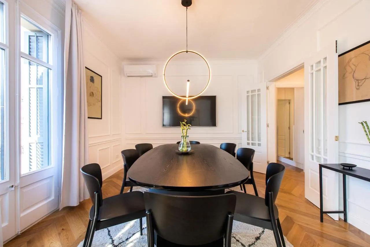 Majestic 4Br/4Bath Apartment In Sagrada Familia Area Barcelona
