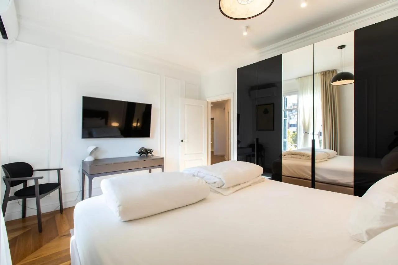 Majestic 4Br/4Bath Apartment In Sagrada Familia Area Barcelona