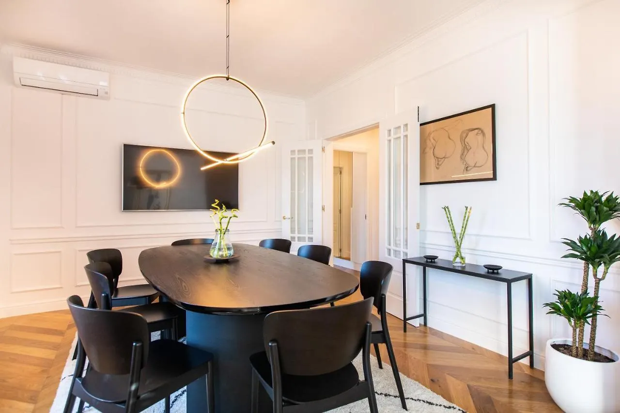 Majestic 4Br/4Bath Apartment In Sagrada Familia Area Barcelona Spain