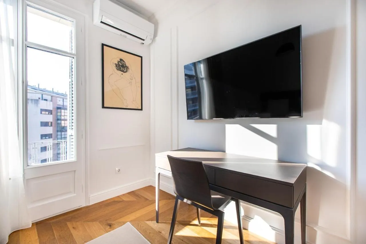 Majestic 4Br/4Bath Apartment In Sagrada Familia Area Barcelona 0*,