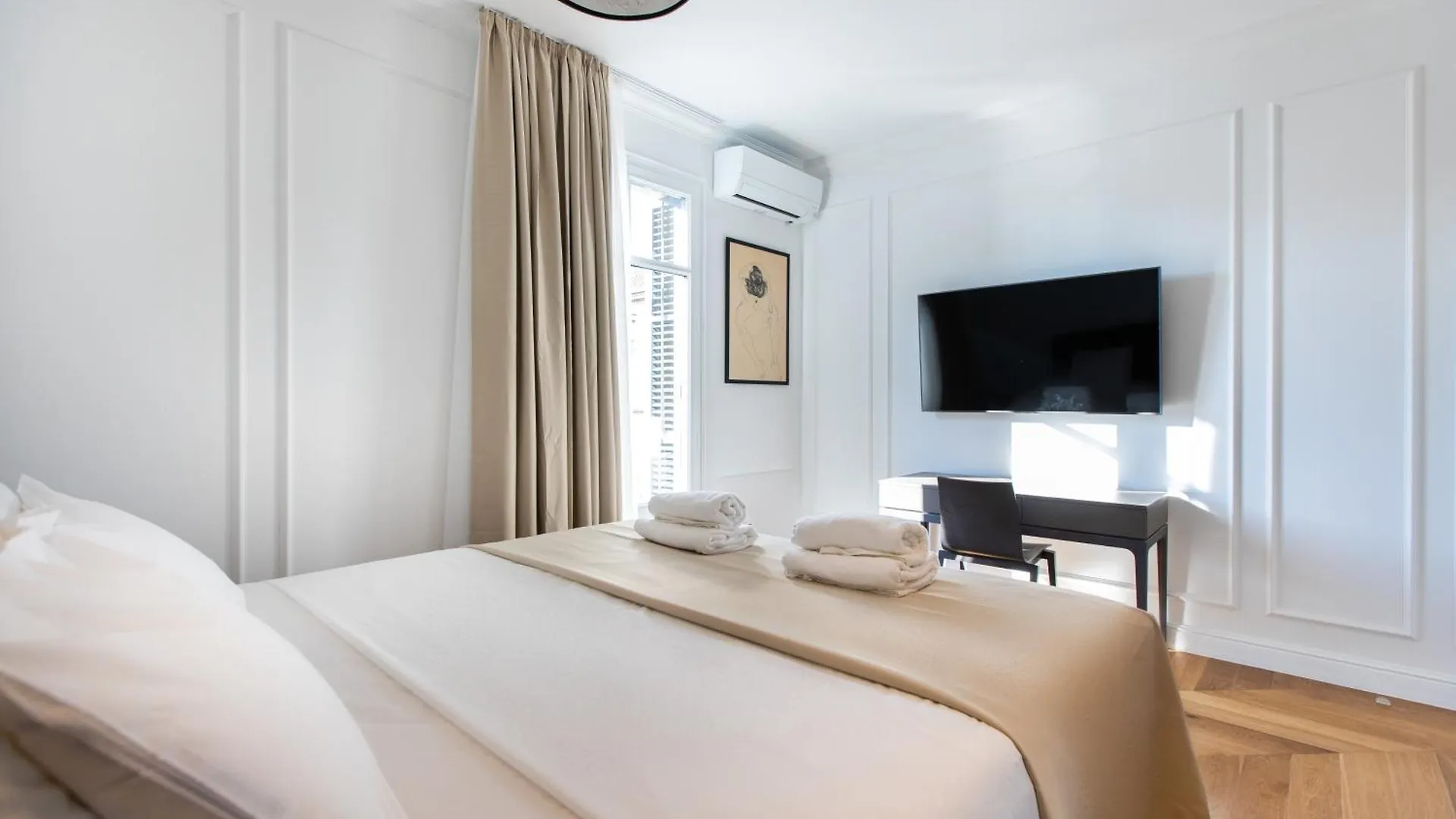 Majestic 4Br/4Bath Apartment In Sagrada Familia Area contacts