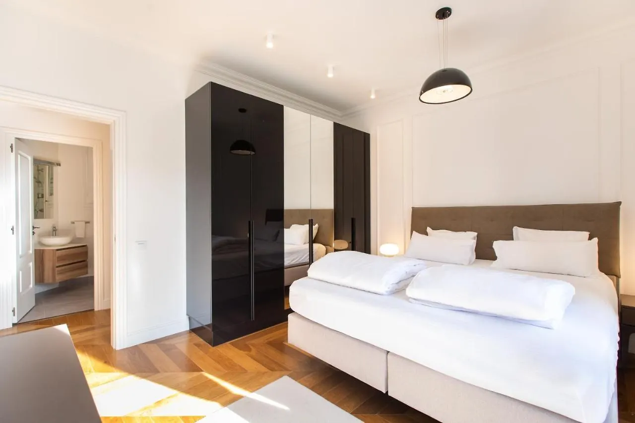 Majestic 4Br/4Bath Apartment In Sagrada Familia Area Barcelona Spanien