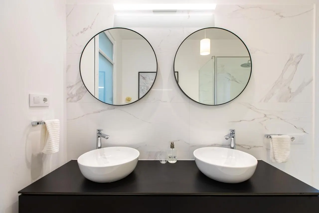 Majestic 4Br/4Bath Apartment In Sagrada Familia Area Barcelona Spanien