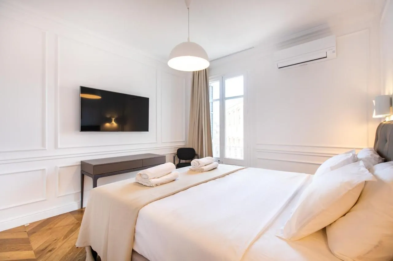 Majestic 4Br/4Bath Apartment In Sagrada Familia Area Barcelona Spanien