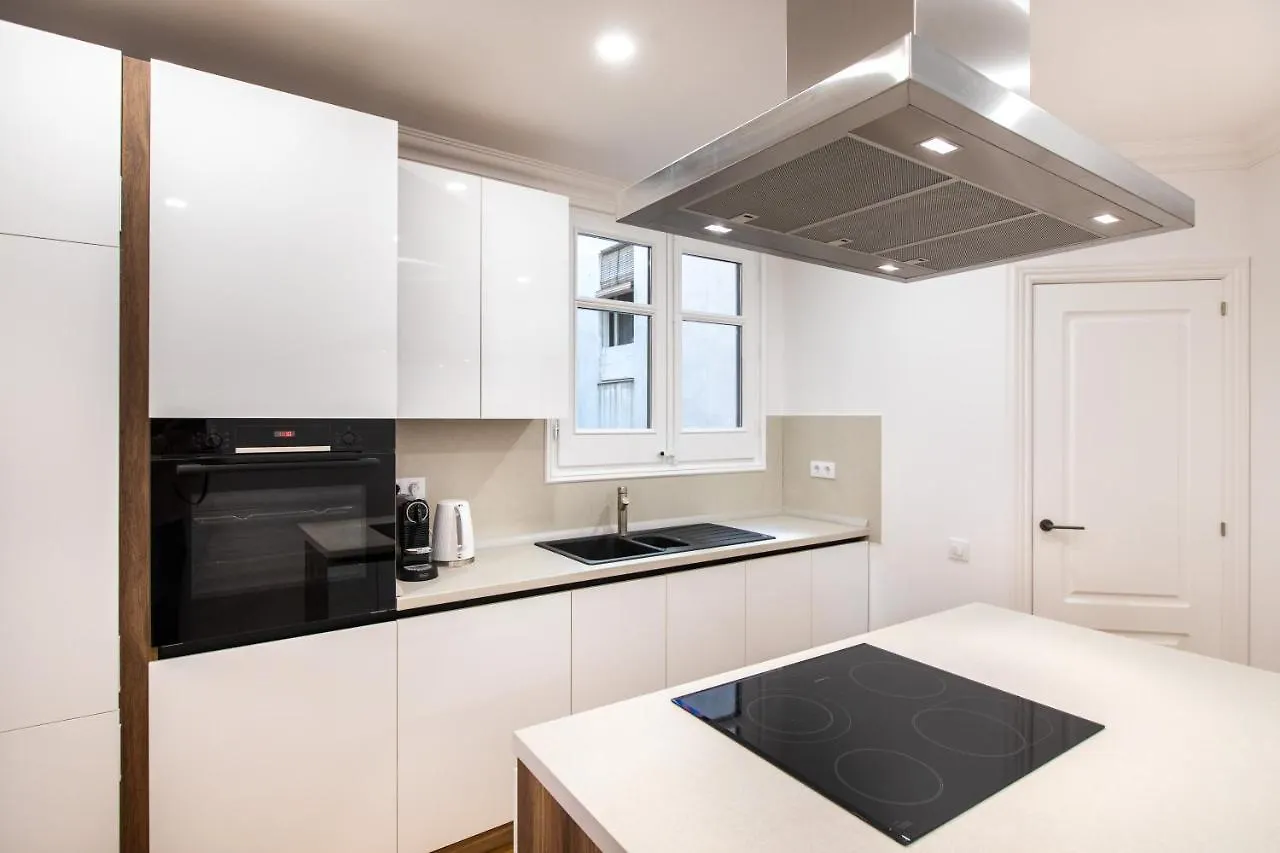 Majestic 4Br/4Bath Apartment In Sagrada Familia Area Barcelona 0*,  Spanien