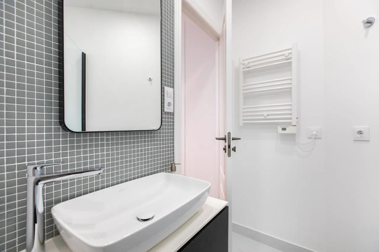 Majestic 4Br/4Bath Apartment In Sagrada Familia Area Barcelona 0*,  Spanien